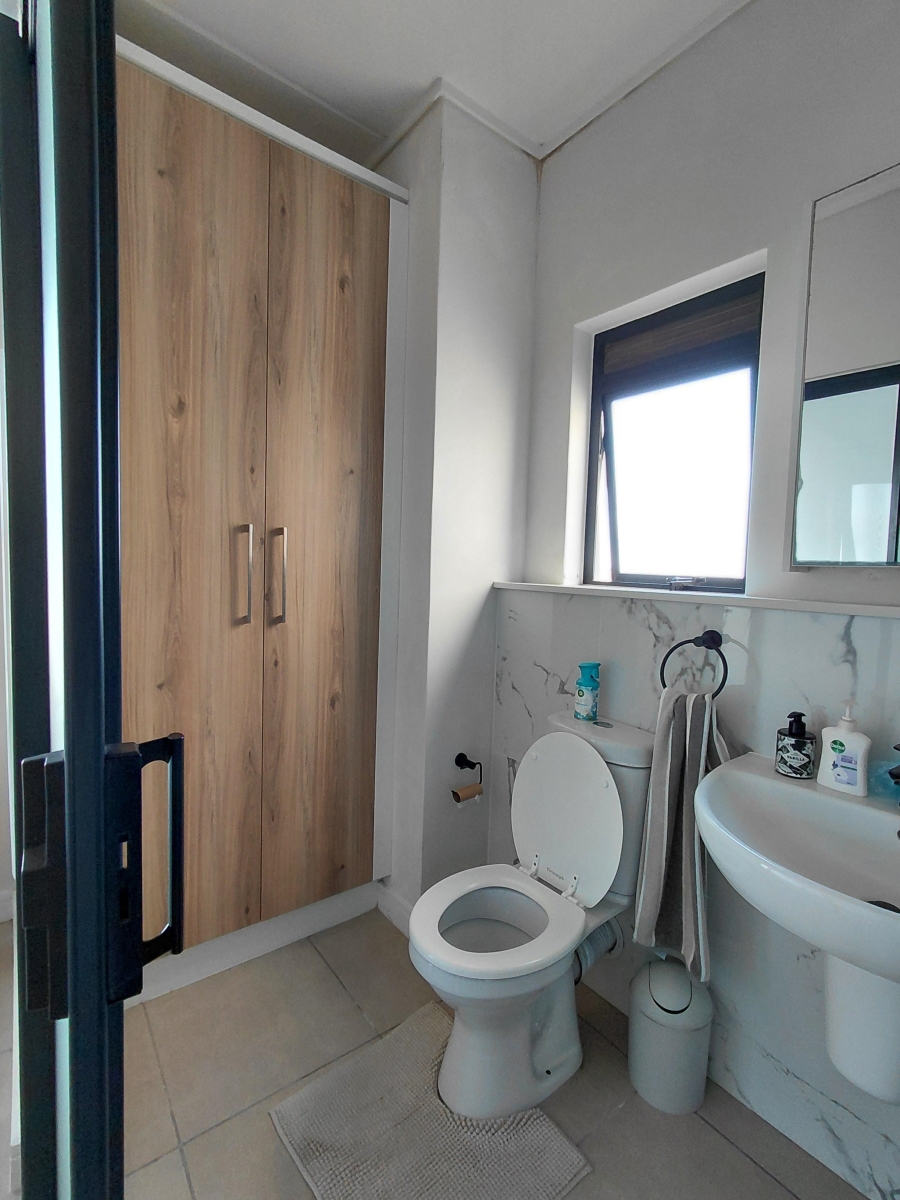 To Let 2 Bedroom Property for Rent in Sandown Western Cape